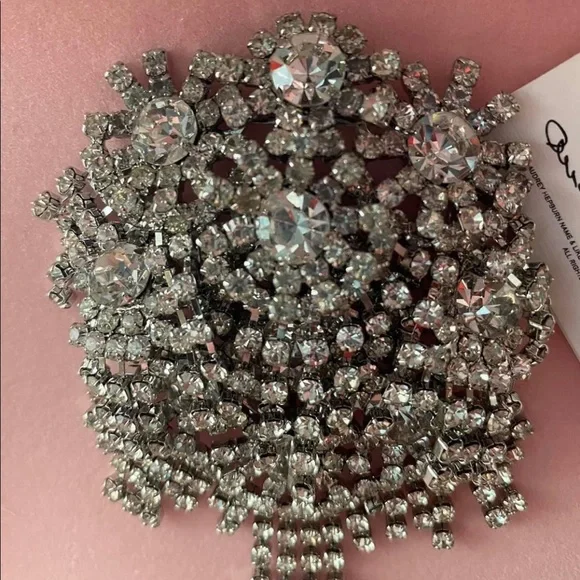 Camrose and Kross Audrey Hepburn brooch - Picture 4 of 4